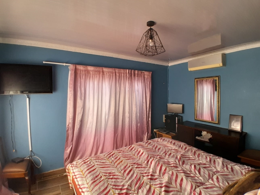 To Let 4 Bedroom Property for Rent in Kathu Northern Cape